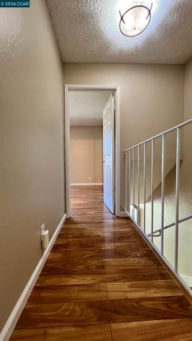 Building Photo - 2828 Royal Ann Ln