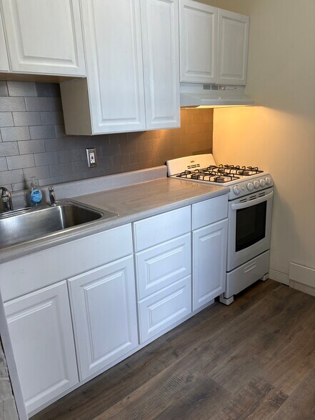 kitchen - 19 Essex Ave