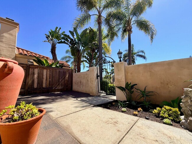 Building Photo - For Rent Available Now - Furnished House 3+BR 2.5Ba in Del Mar, charming furnished home in the hi...