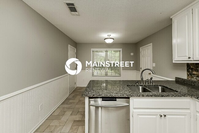 Building Photo - 4 Bedroom Pet-Friendly Home in Stockbridge...