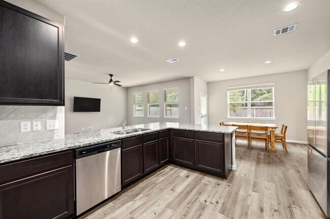 Building Photo - 2256 Raider Dr