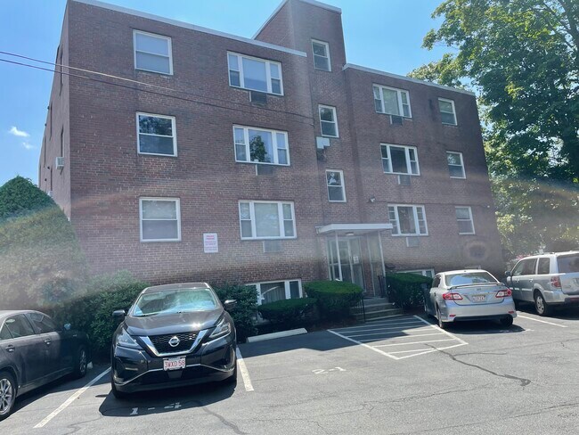 Building Photo - 190 Mt Auburn St