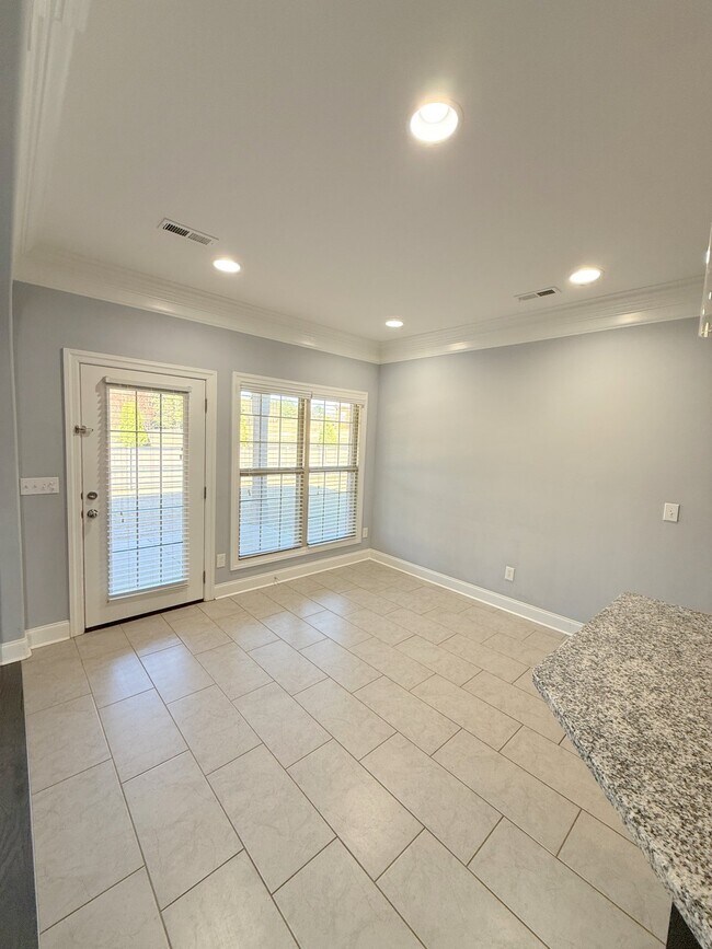 Building Photo - 218 Woodgrove Dr NW