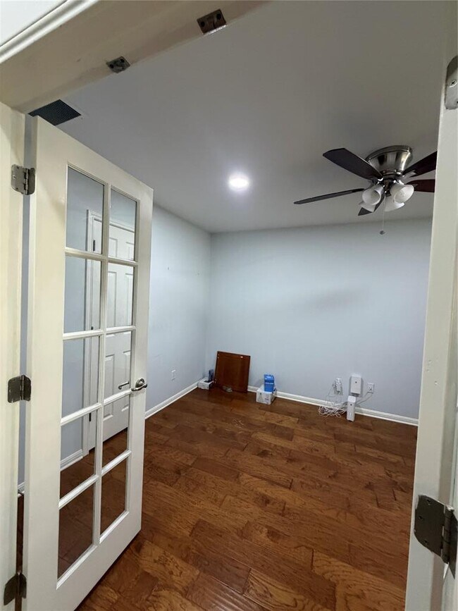 Building Photo - 15228 Fernhill Dr