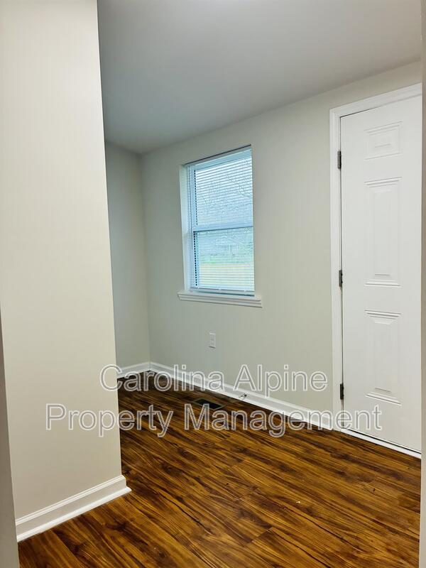 Building Photo - 506 Clegg St