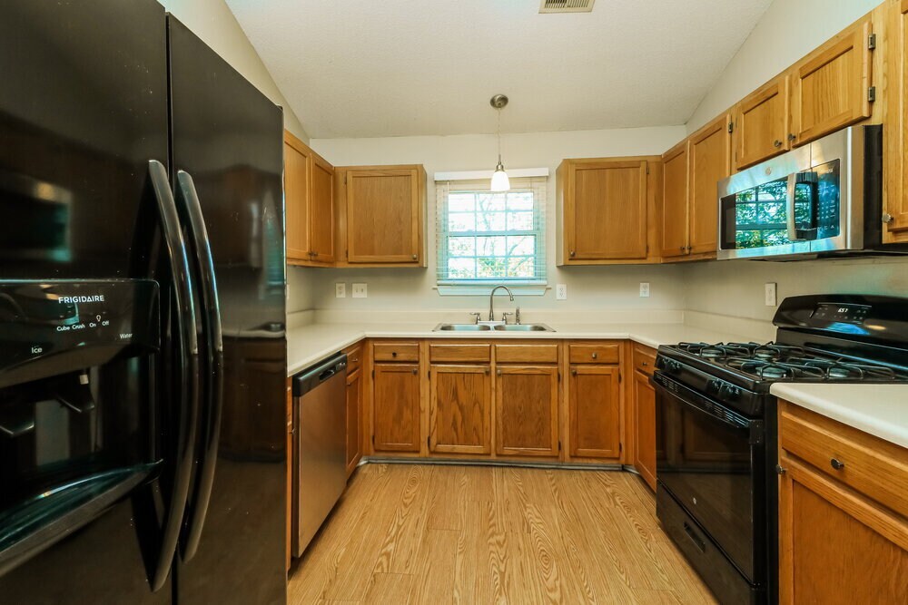 Building Photo - 2327 Wavetree Ln NW