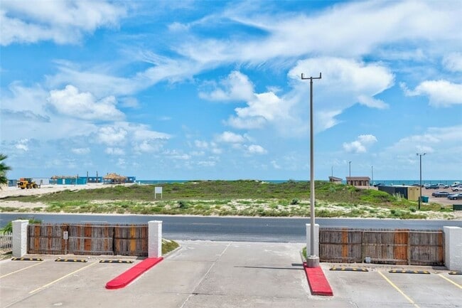Building Photo - 14921 Windward Dr