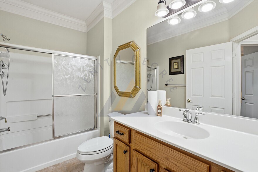 Building Photo - 10 Screven Ct