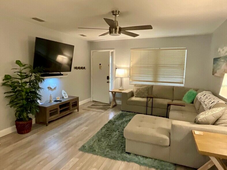 Building Photo - 10036 63rd Ave N