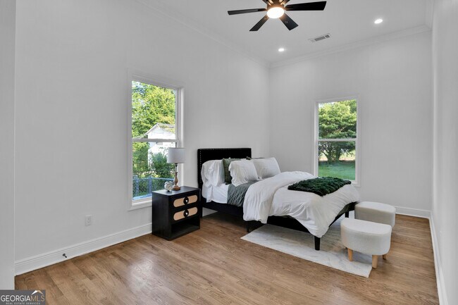 Building Photo - 1774 Vesta Ave