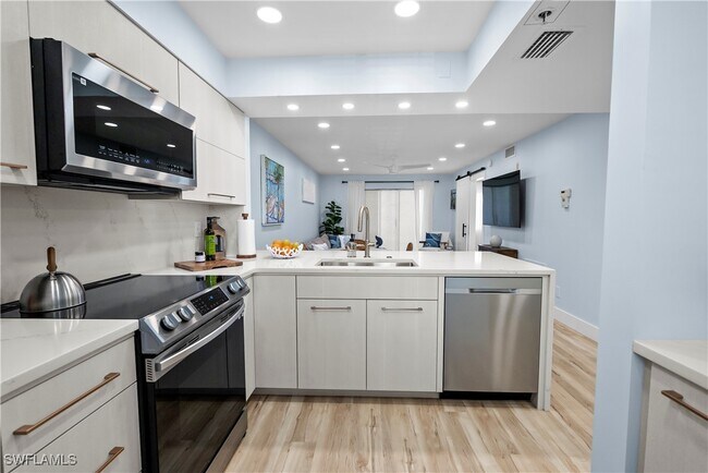 Building Photo - 22652 Island Pines Way