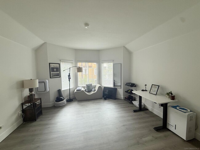 Building Photo - 2220 Camino De La Reina