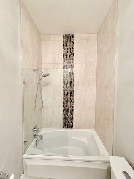 2nd bath - 4300 McPherson Ave