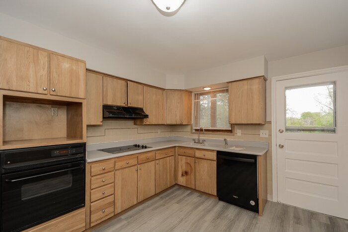 Building Photo - 610 Marview Terrace