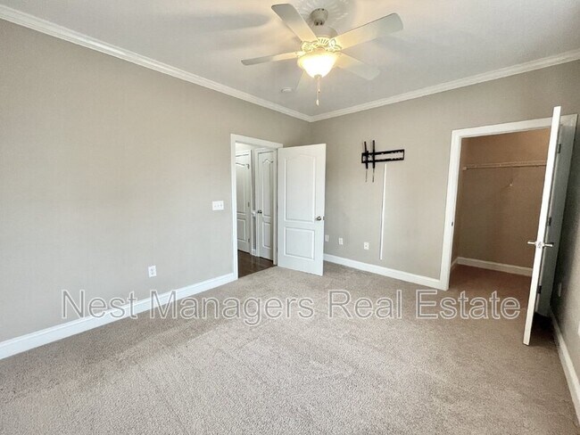 Building Photo - 1922 Harcourt Cir