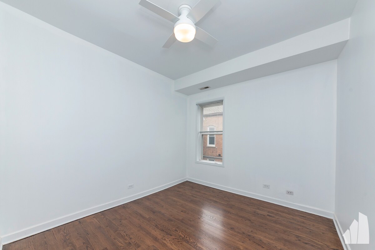 Building Photo - 1426 N Greenview Ave