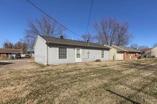 Building Photo - Updated 3 Bedroom/1 Bath