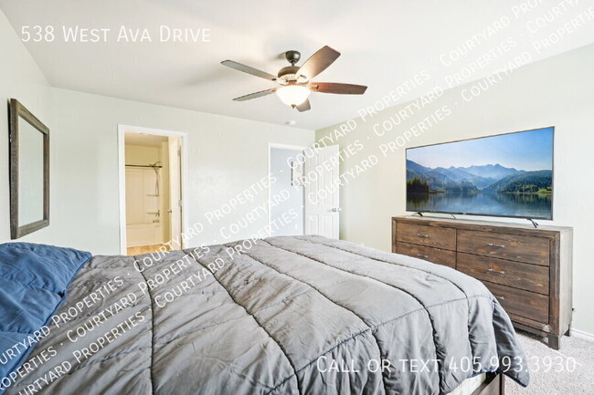 Building Photo - 538 W Ava Dr