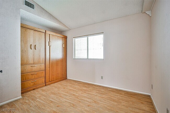 Building Photo - 6801 Midpark Cir