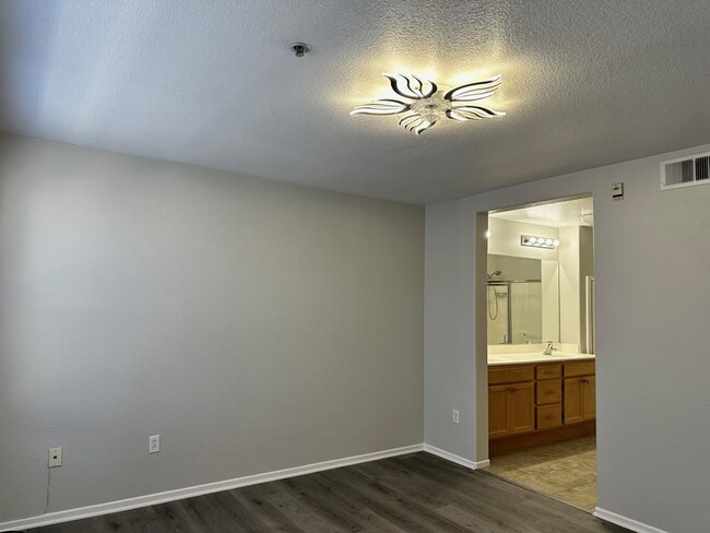 main bath with double vanity - 1715 Paseo Aurora