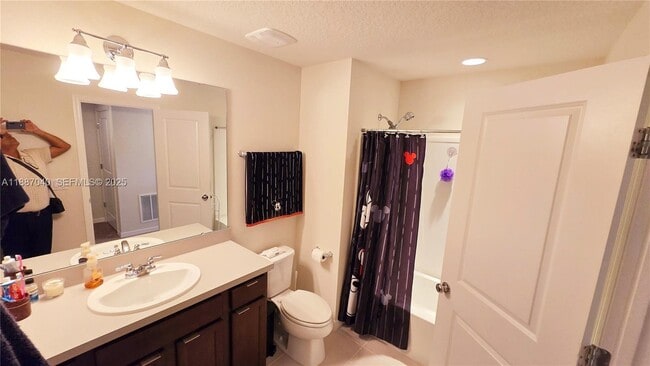 Building Photo - 2647 E Lake Pointe Dr