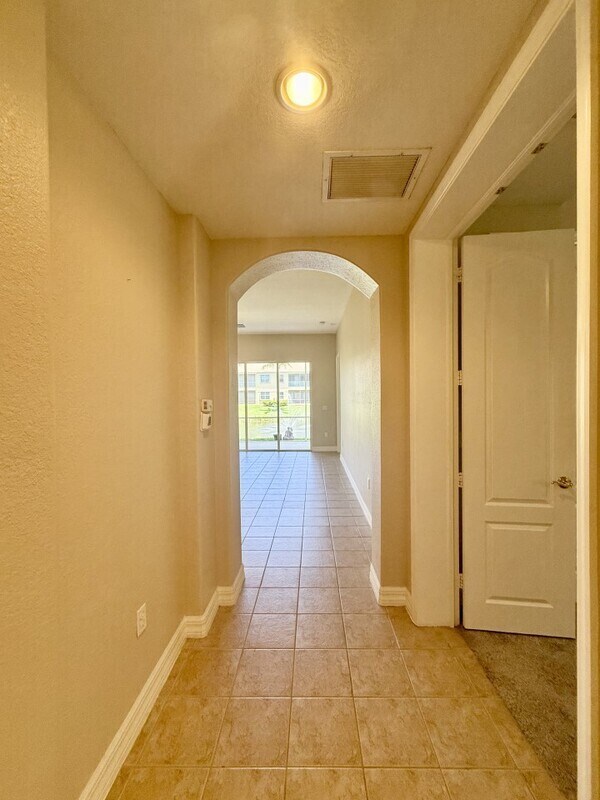 Building Photo - 6081 Jonathans Bay Cir