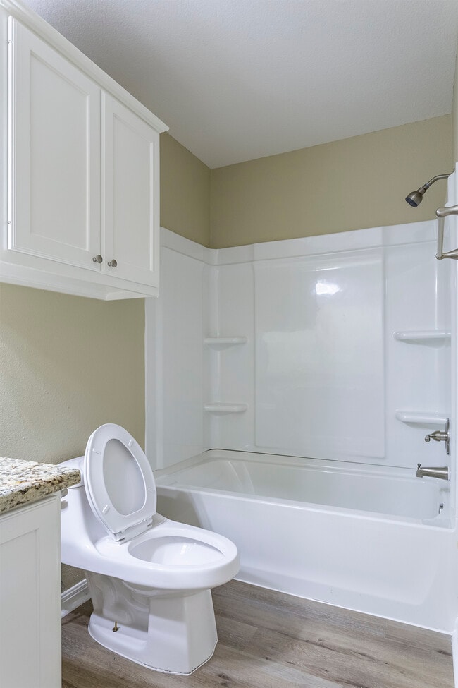 Master bath - 1627 Rock Hollow Loop