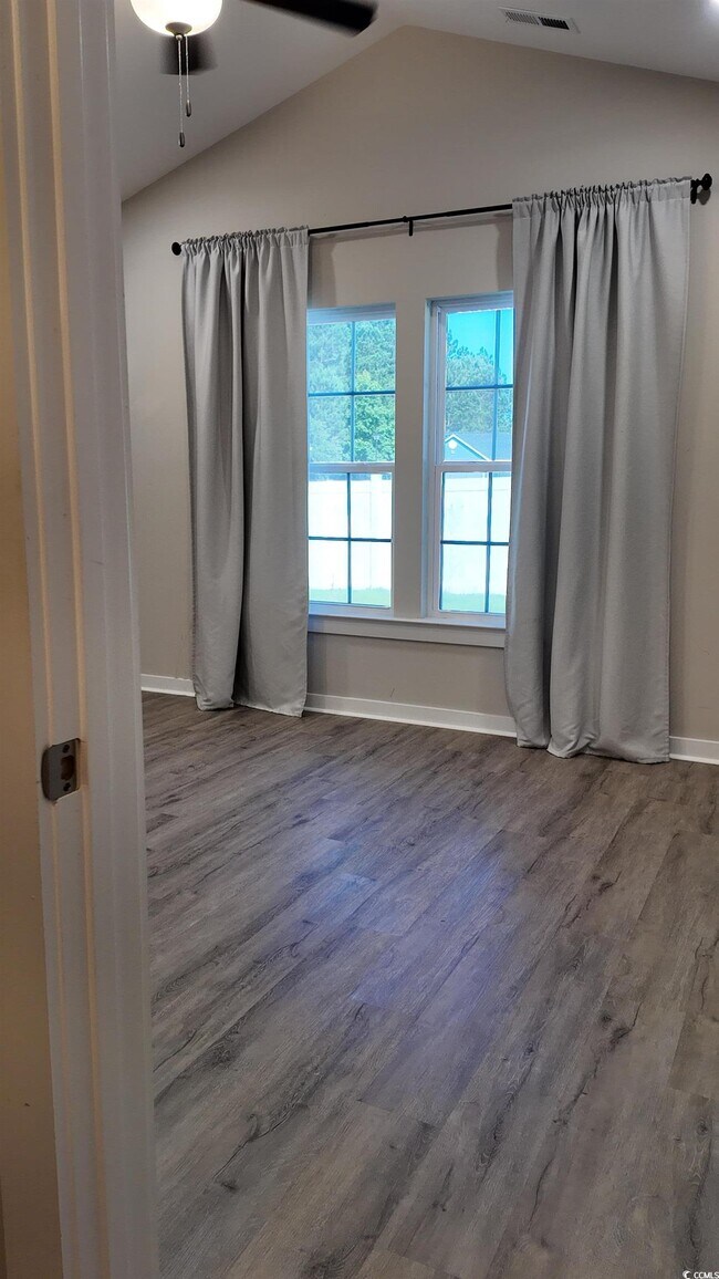 Building Photo - 1561 Heirloom Dr