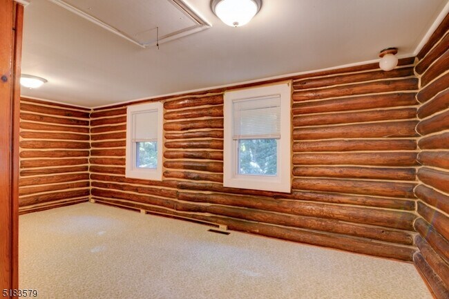 Building Photo - 15 Scenic Dr