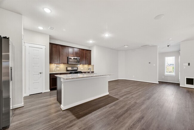 Building Photo - 12322 Sabine Point Dr