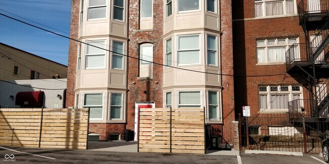 Building Photo - 829 N Pennsylvania St