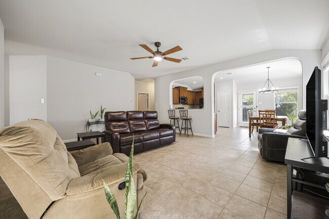 Building Photo - Charming 3-Bedroom with 2 Baths Cottonwood...
