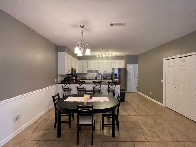 Building Photo - Wakefield Subdivision!  End Unit.