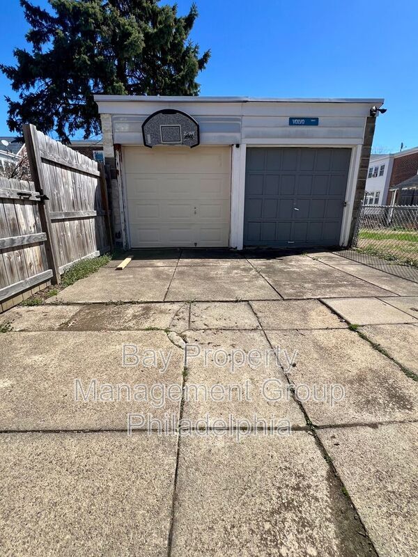 Building Photo - 25 W Parkway Ave