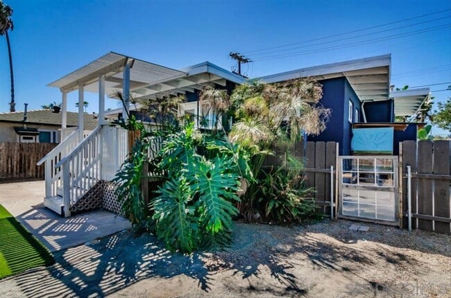 Building Photo - Remodeled 3 bedroom 2 bath.  Fenced yard. Outdoor shower, deck ,attached garage. Near beaches.