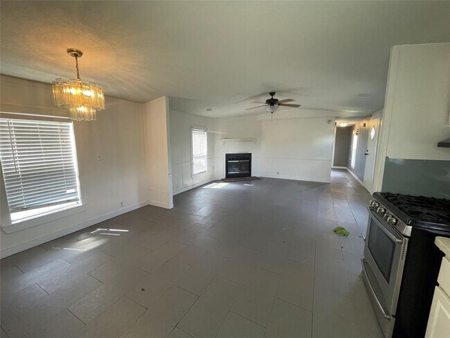 Building Photo - 747 Rd 5210