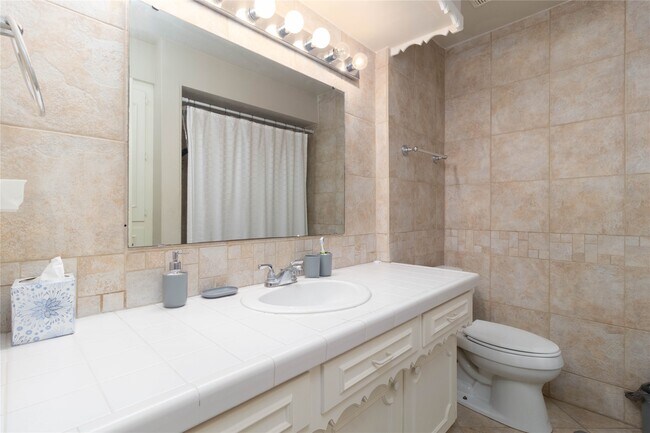 Building Photo - 1404 Walnut Bend Ln