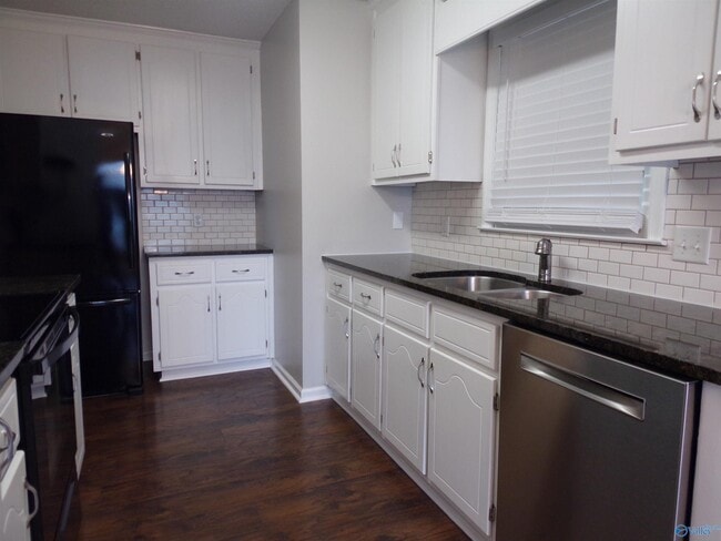 Building Photo - 100 Tess Cir