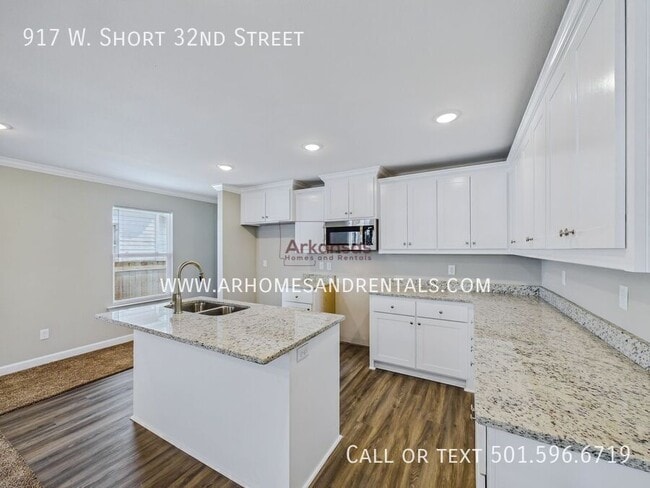 Building Photo - 917 W Short 32nd St