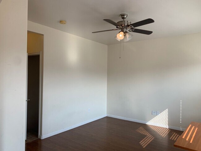 Building Photo - Riverton Townhome with Large Floorplan