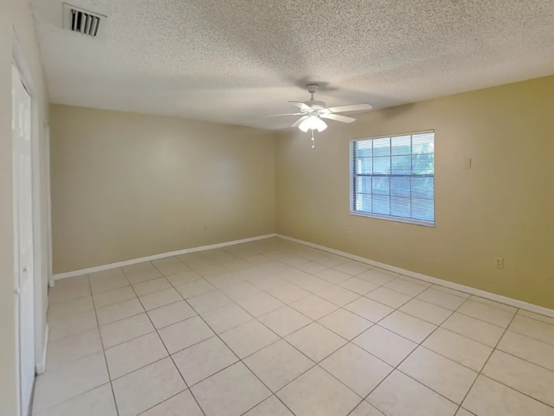 Building Photo - 902 Sunshine Way SW