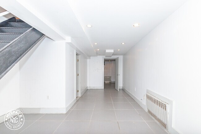 Building Photo - 233 Jefferson St