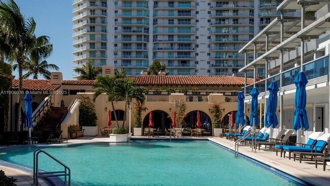 Building Photo - 5959 Collins Ave