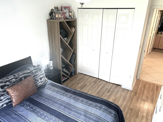 Building Photo - 10614 Lake Shore Dr