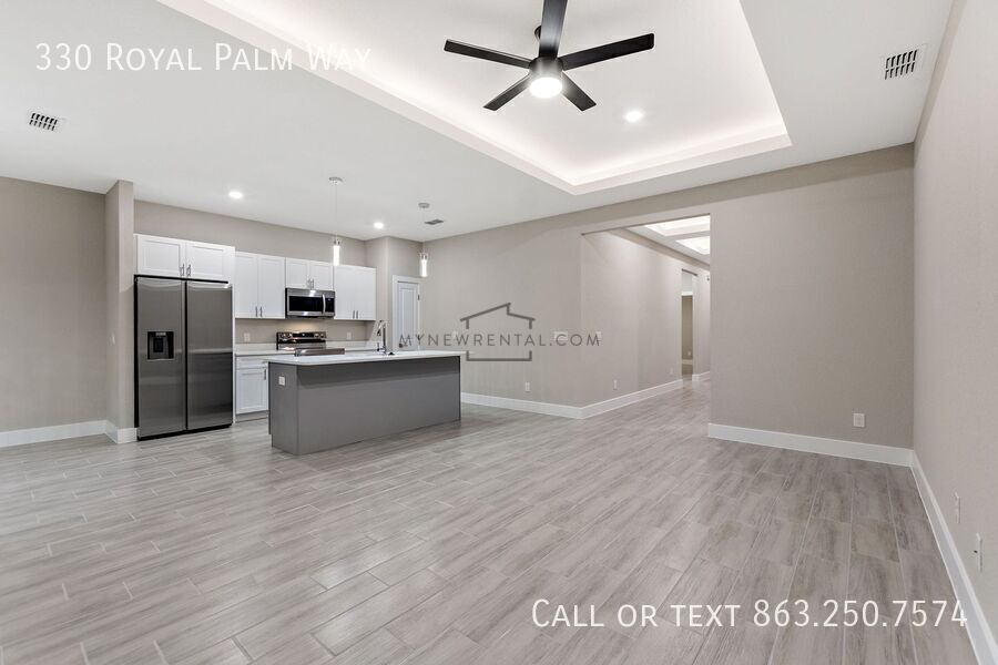 Building Photo - 330 Royal Palm Wy