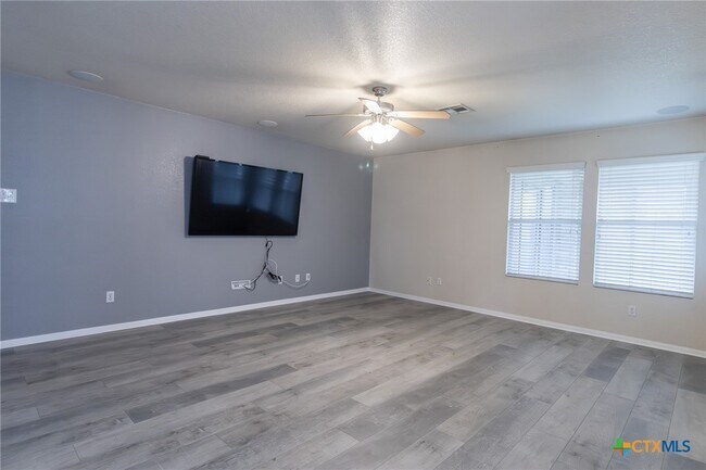 Building Photo - 2203 Love Rd