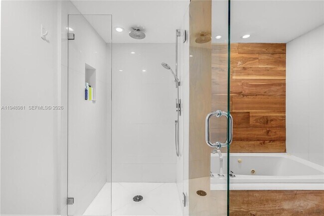 Building Photo - 1800 Sunset Harbour Dr