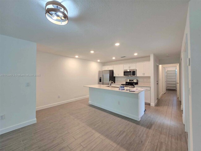 Building Photo - 6001 Woods Edge Cir