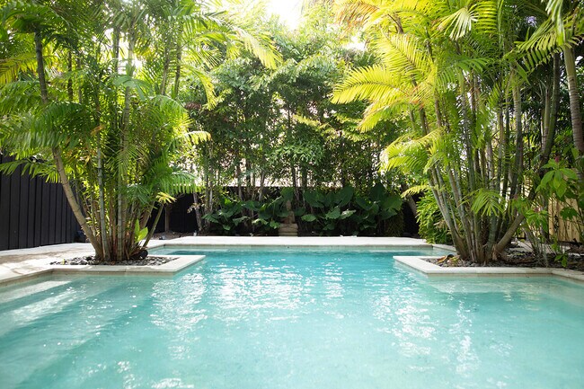 Building Photo - 634 SE 3rd Ave