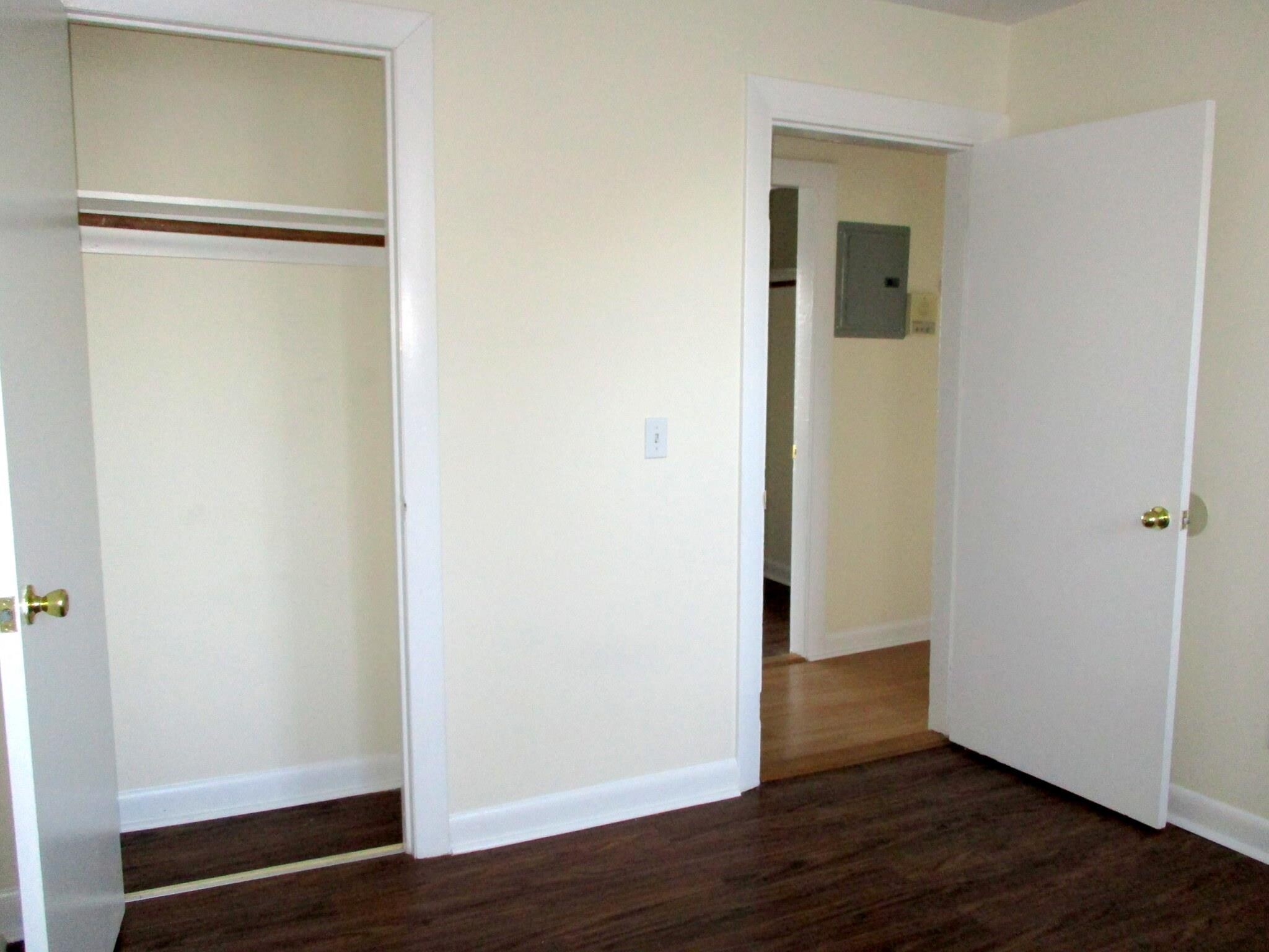 Building Photo - 2 Central St